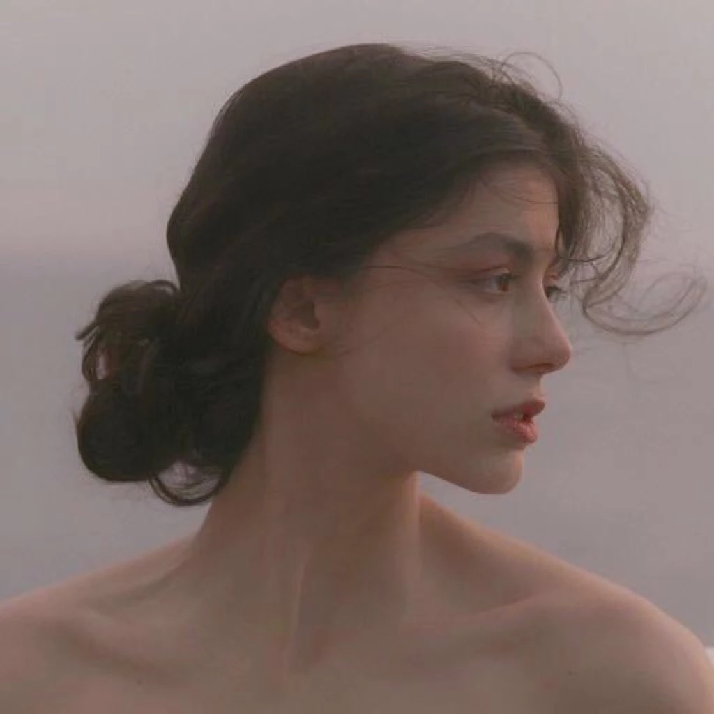 6686体育app铁牌作者Violetta