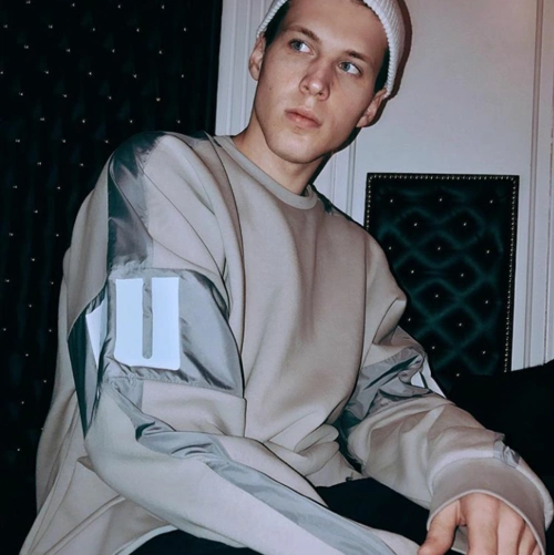 6686体育app铁牌作者Giselle